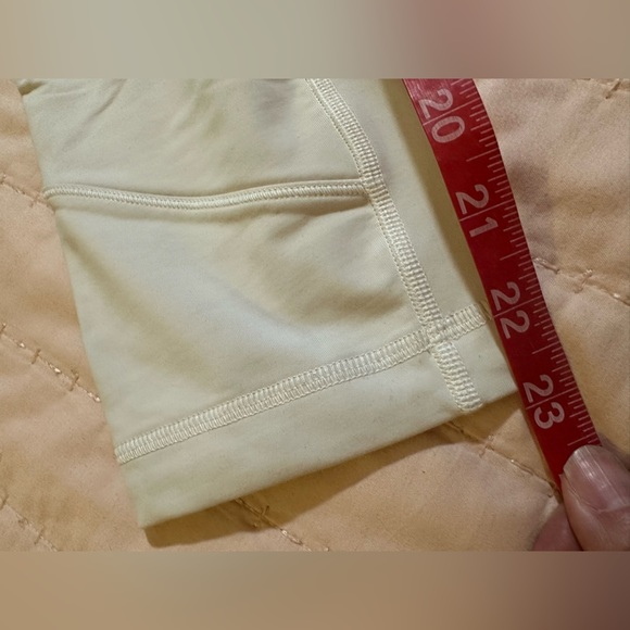 LULULEMON White Cropped Leggings w/pockets sz 6 - Picture 8 of 8